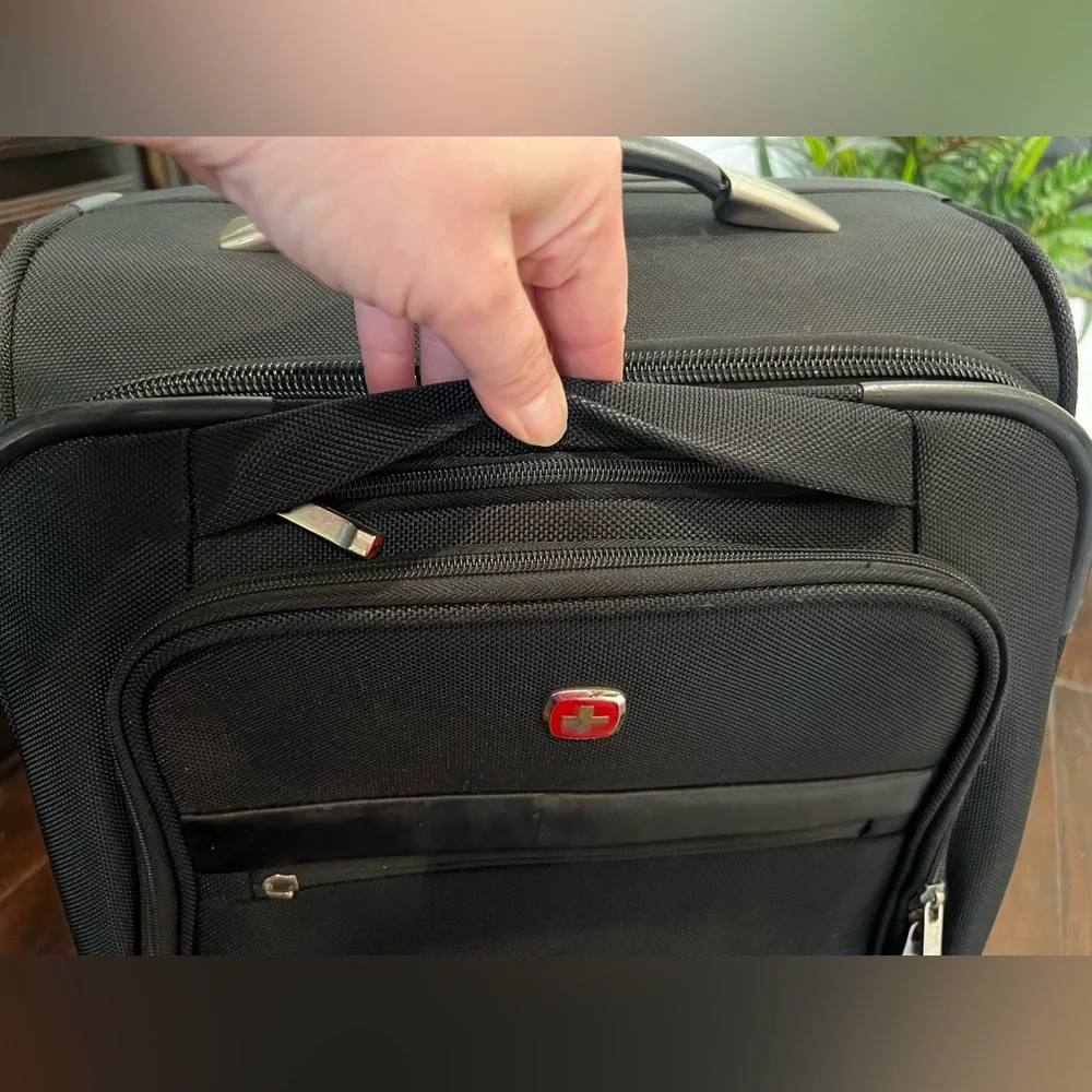 SwissGear Black Softside Carry-On Roller